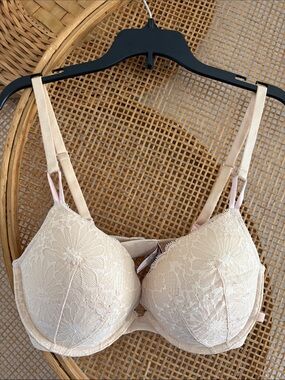 Victorias Secret padded Lace Adjustable Strap Bra - 34D Women Intimates